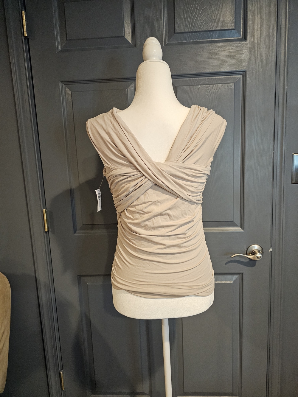 Abercrombie NWT Sleeveless Twist-Front Ruched Tank Top - Beige Size M - Picture 3 of 5